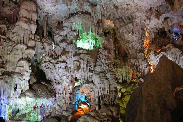 mo luong cave mai chau tours