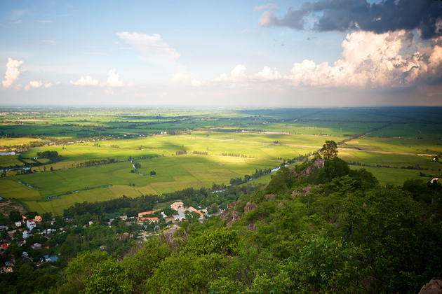 sam-mountain-chau-doc-vietnam-vacation.jpg