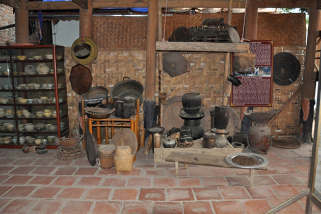 thai exhibition house mai chau tours