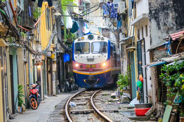 Hanoi Train Street – Experience the Life beside the Tracks