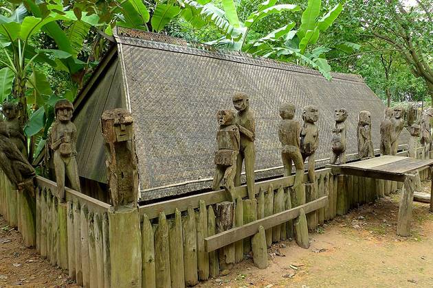 sexually explicit sculptures in Hanoi Museum of Ethnology