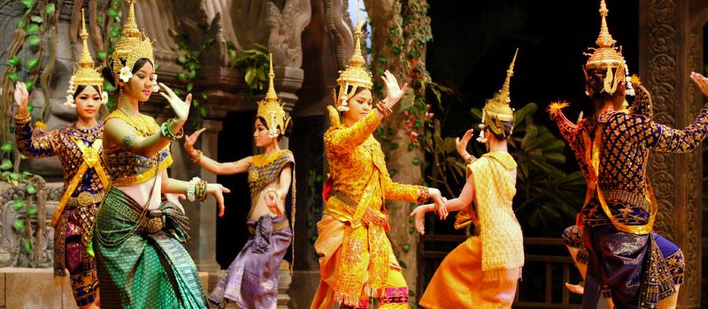 the traditional aspara dance in cambodia