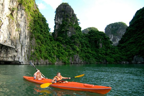 halong bay kayaking