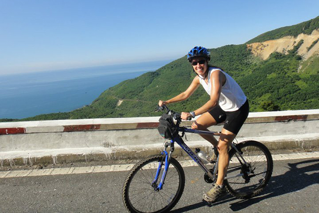 hai van pass vietnam cycling tour