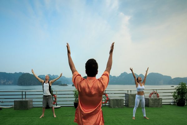 halong bay tai chi lesson for couple