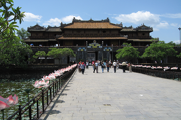 hue imperial city cycling tour hue vietnam