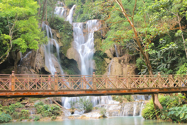 kuangsi waterfall in Laos