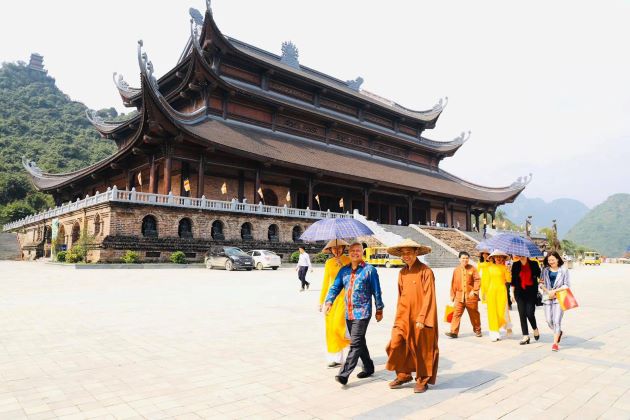 tam chuc pagoda opening hours and entrance fee