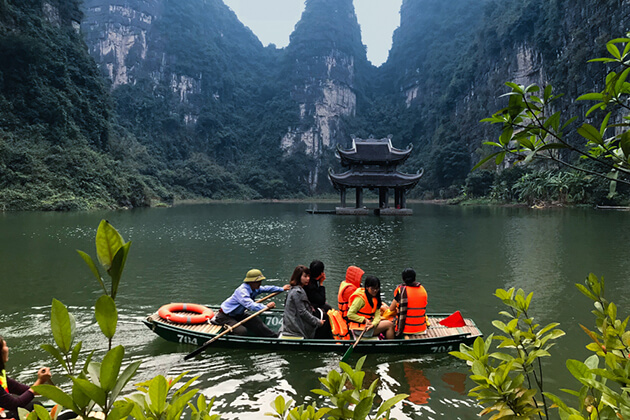 boat trip at tam coc ninh binh