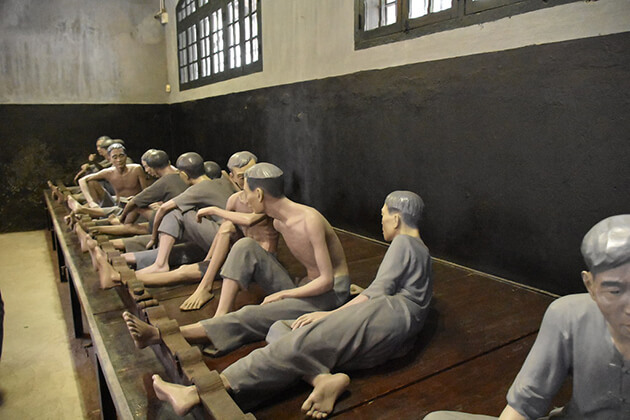 hoa lo prison museum