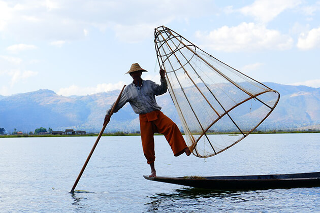 leg-rowing fishermen in inle lake