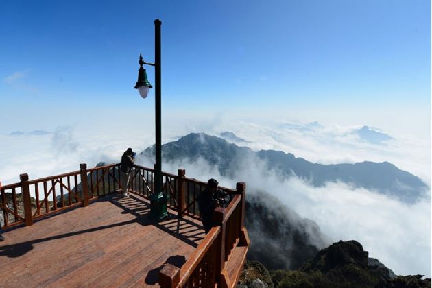 peak of mount Fansipan - Vietnam adventure tours