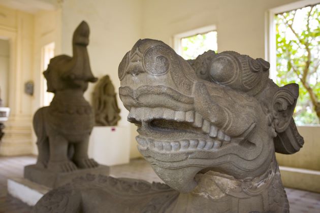 statue at cham musuem danang