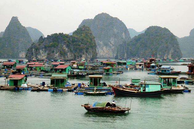 village of fishermen in halong bay