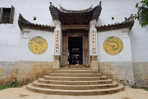 vuong family house ha giang tour from hanoi