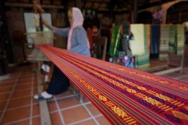 local weaving in hoi an