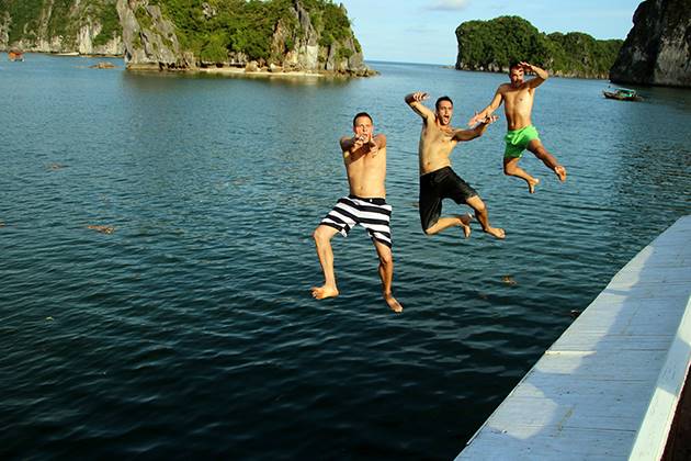 swimming in halong bay vietnam 3 week from north to south