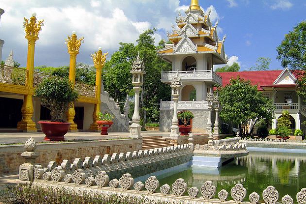 the architecture of buu long pagoda in saigon