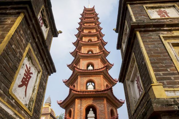 the iconic tran quoc pagoda in hanoi