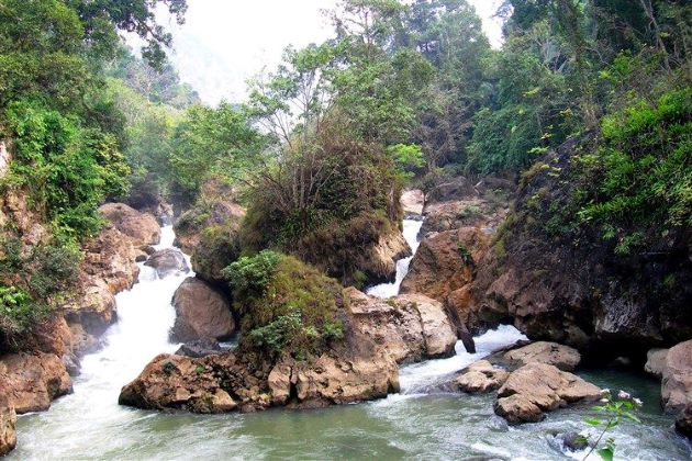 dau dang waterfall ba be vietnam tours