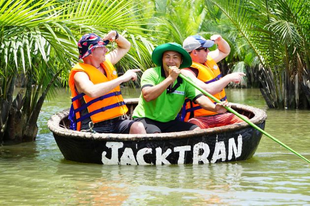 interesting journey on hoi an basket boat