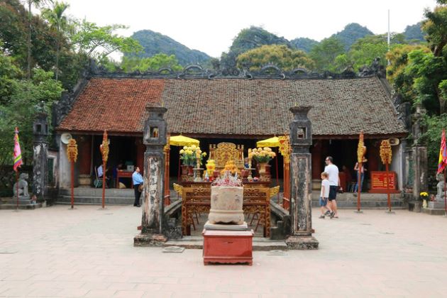 temple of king dinh ninh binh tours from hanoi