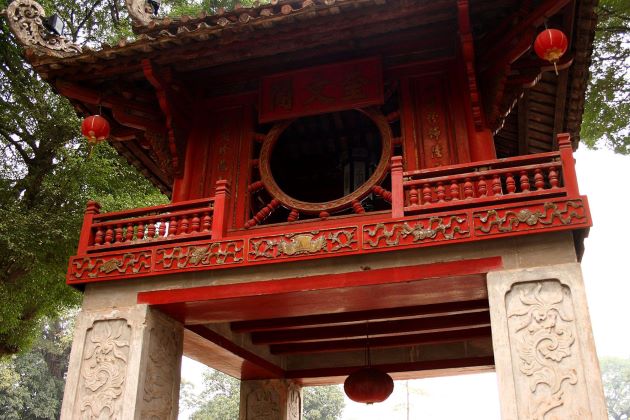 the gate of temple of literature in hanoi