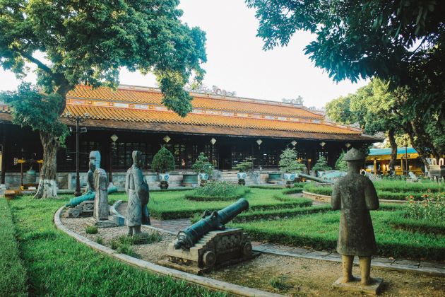 the palace inside hue imperial city