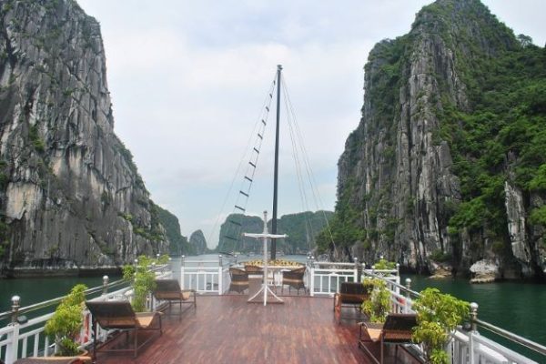 halong bay tour by cruise ship