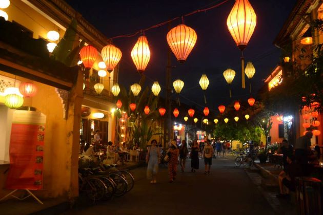 hoi an ancient town at night