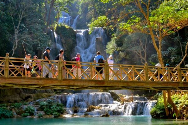 kuang si waterfall in luang prabang laos