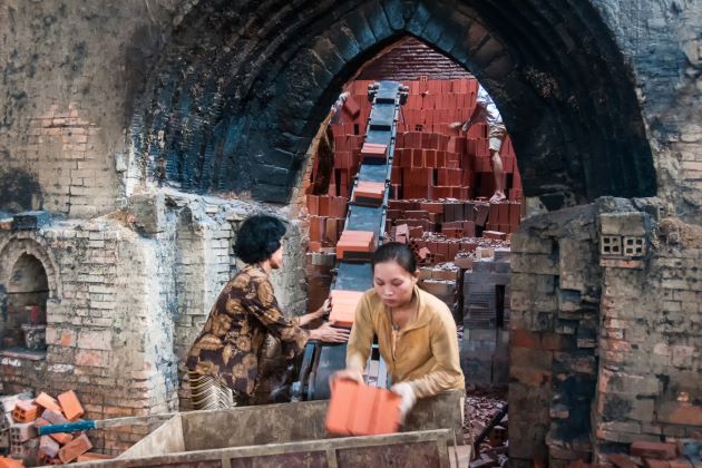 visit pottery village in vinh long