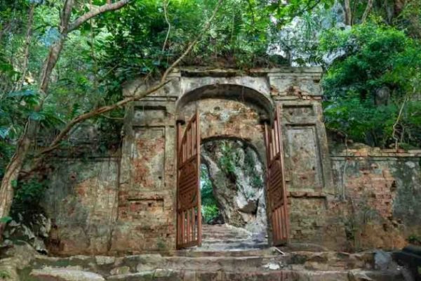 a gate to marble mountain