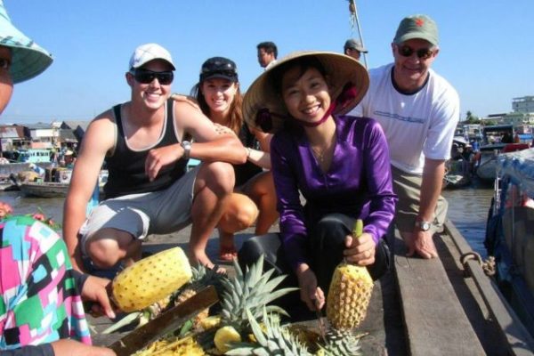 enjoy fruit at cai be floating market