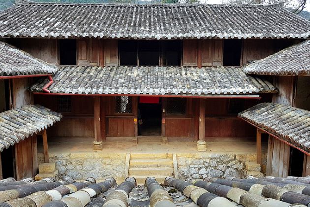 explore vuong palace in ha giang
