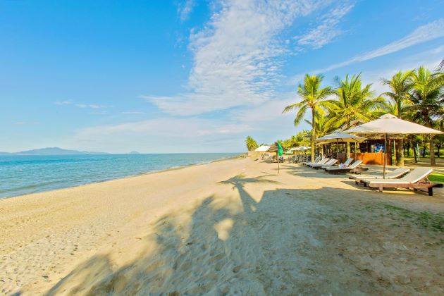 hoi an beach relaxation