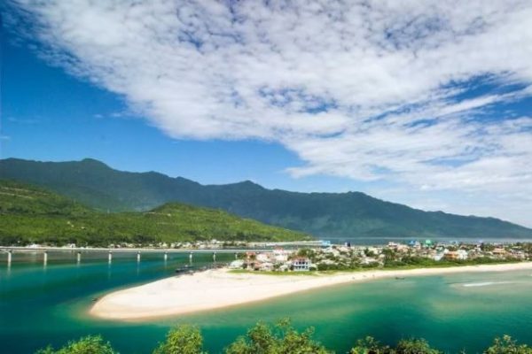 lang co beach in danang