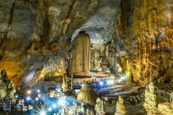 paradise cave in quang binh vietnam