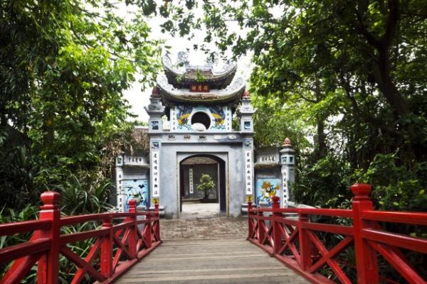 see thien mu pagoda in hue