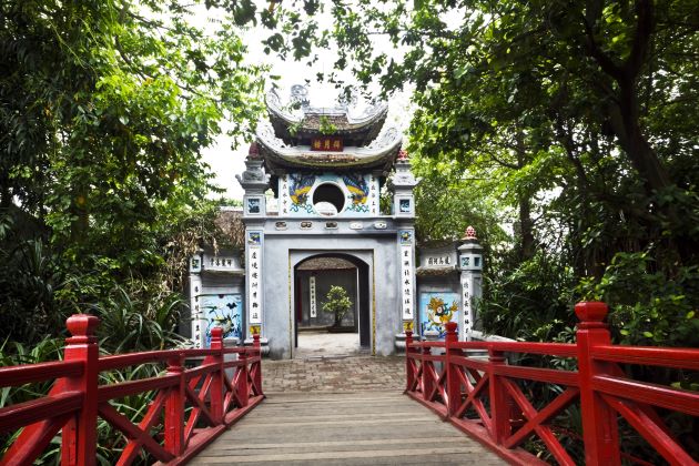 the huc bridge and ngoc son temple