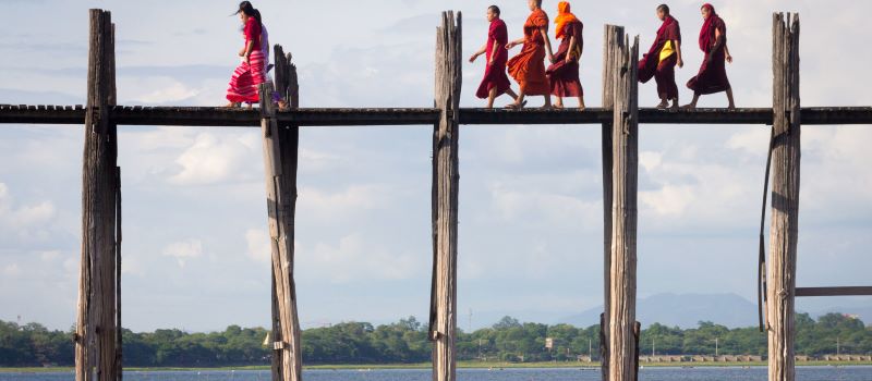 u bein bridge banner