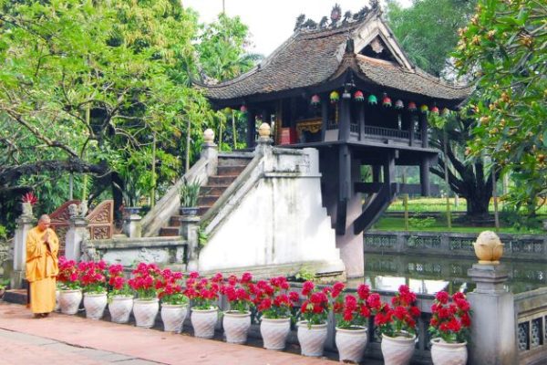 visit one pillar pagoda in hanoi