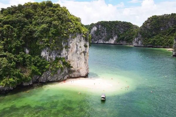 Ba Trai Dao - Halong Bay Tours