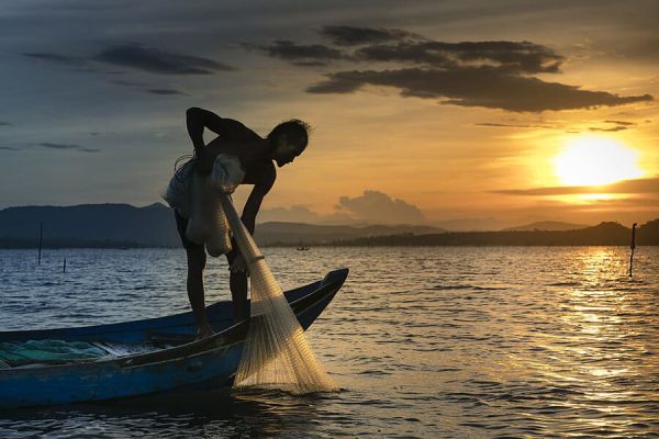 Learn How To Cast Fishing Nets In Cua Dai River