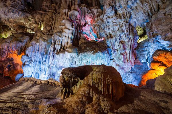 Thien Cung Cave - Halong Bay, Vietnam