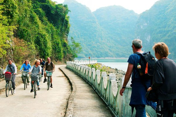 Viet Hai village - Cat Ba Island