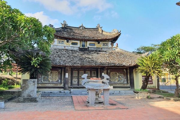 Visit Dong Ngac Cultural Village