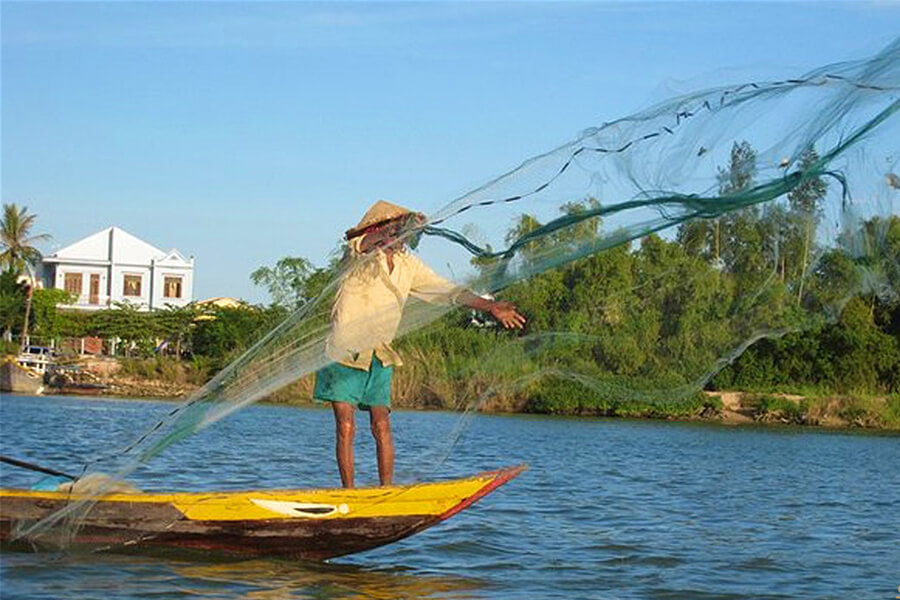 Cast Fishing Net In Hoi An Tour Vietnam In 10 Days