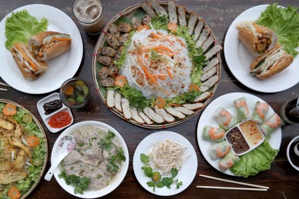 Classic Vietnam tours with foods