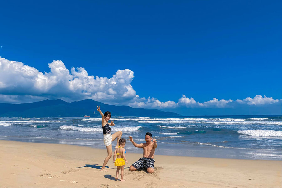 Danang Family Tour At Beach